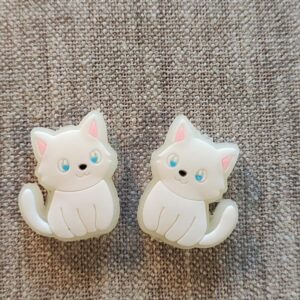 Naaldstoppers Glow in the dark White cat