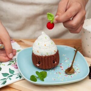 Katia snack time amigurumi cupcake letsknit